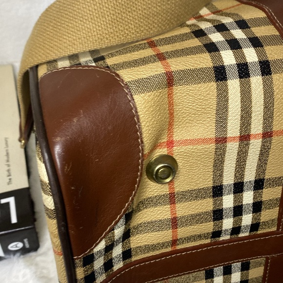 Burberrys Haymarket Check Weekender Duffle Bag - Picture 10 of 14